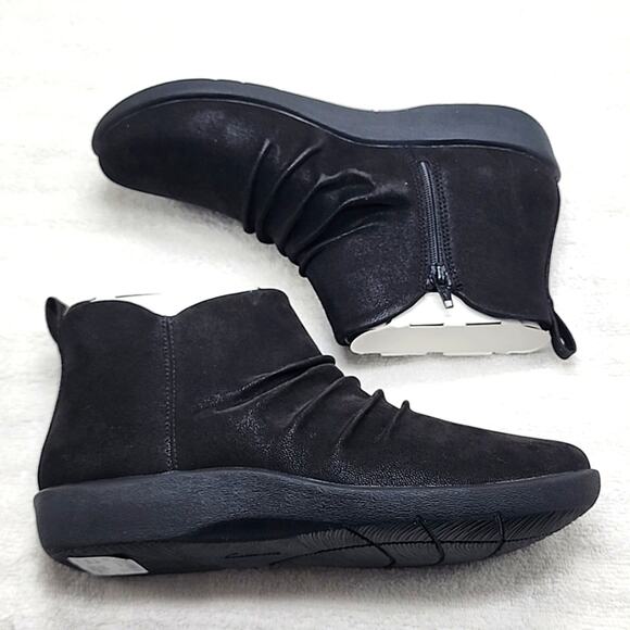 CLARKS CLOUDSTEPPERS●SILLIAN GEMMA BLACK ANKLE BOOTS■LADIES 8 ●WIDE●NWB●CUTE● - Picture 6 of 16